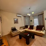 Rum i privatbostad Guest Grand House Tirana