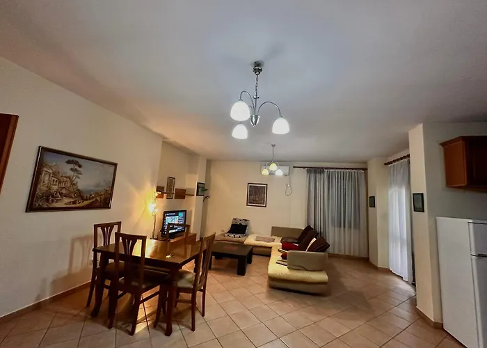 Guest Grand House 홈스테이 티라나