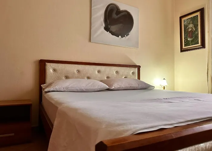 Guest Grand House 홈스테이 티라나